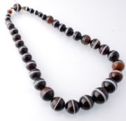 VICTORIAN 19TH CENTURY BANDED AGATE NECKLACE