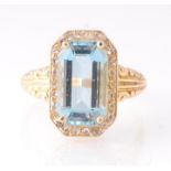 An 18ct Gold Aquamarine & Diamond Ring