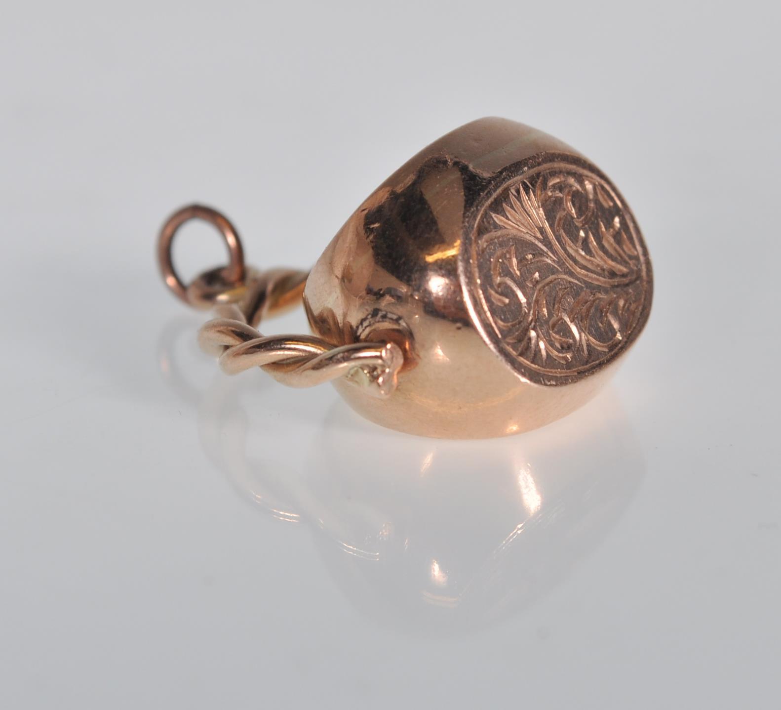 A good 9ct rose gold swivel fob having finely engraved floral and scroll decoration on a rope - Image 3 of 6