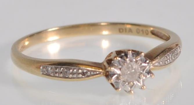 A hallmarked 9ct yellow gold ladies ring having a central round cut diamond set within a starlike - Image 2 of 7