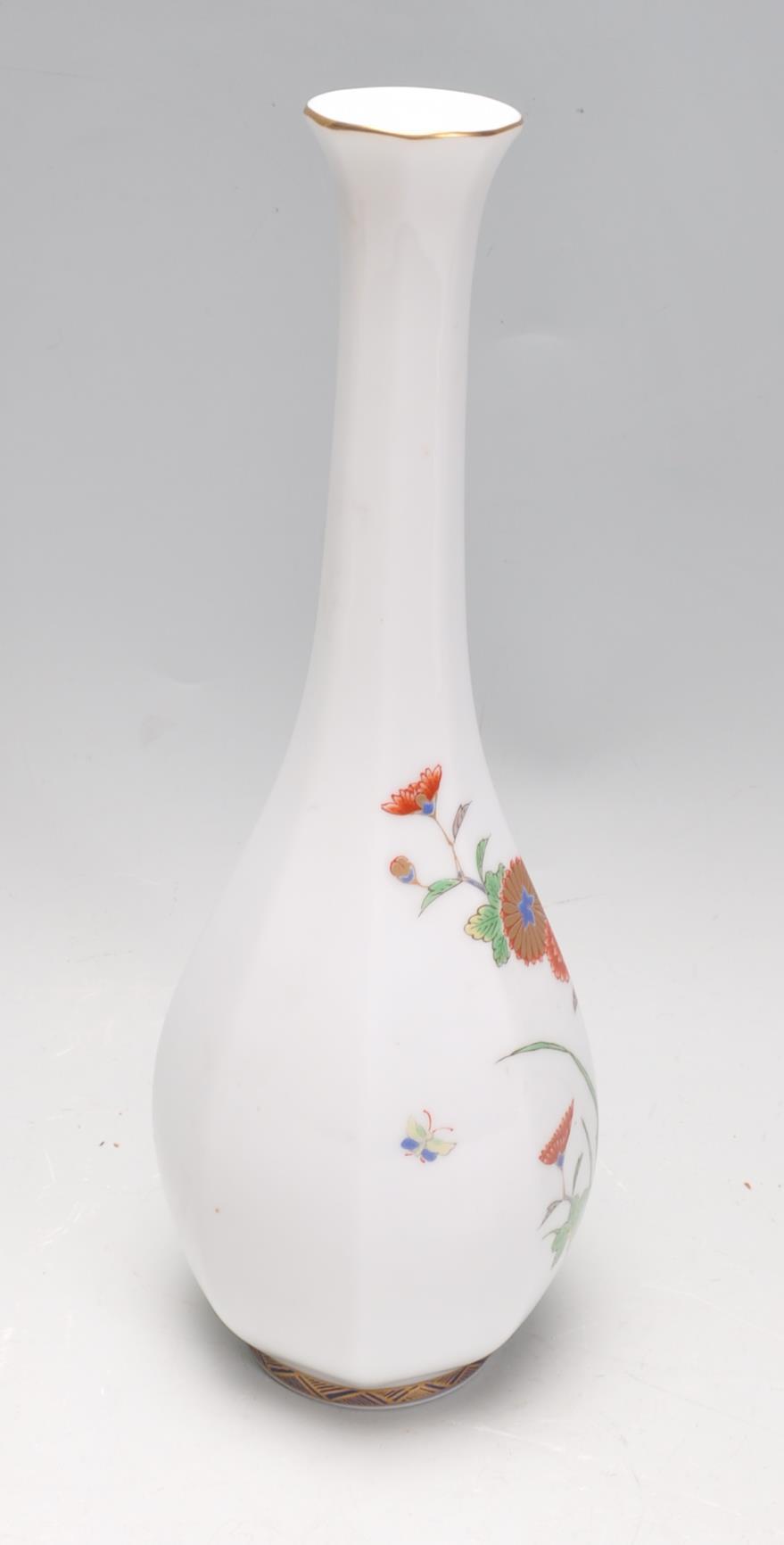 A decorative early 20th century Fukagawa vase of faceted baluster form having hand painted - Image 2 of 7