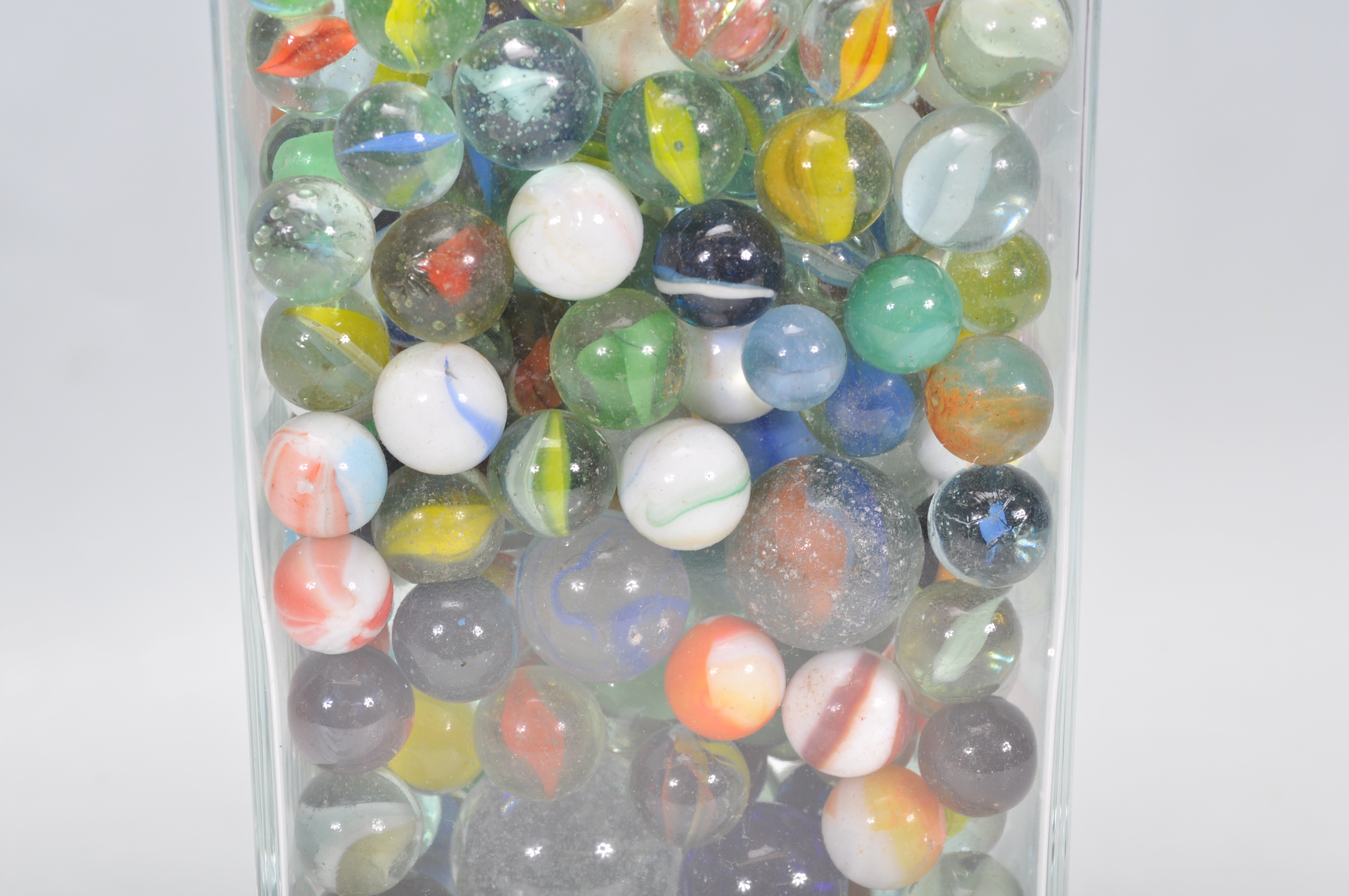 A collection of marbles to include glass cats eye marbles, some white and coloured glass examples, - Image 3 of 11
