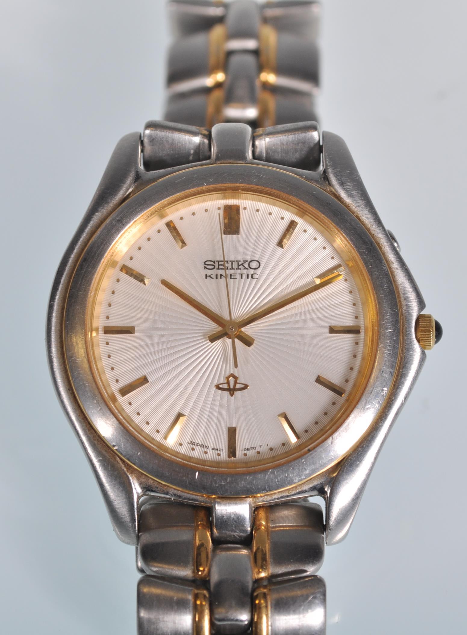 A gents Seiko Kinetic wristwatch having a textured silvered dial with gilt baton markers and hands - Image 3 of 6