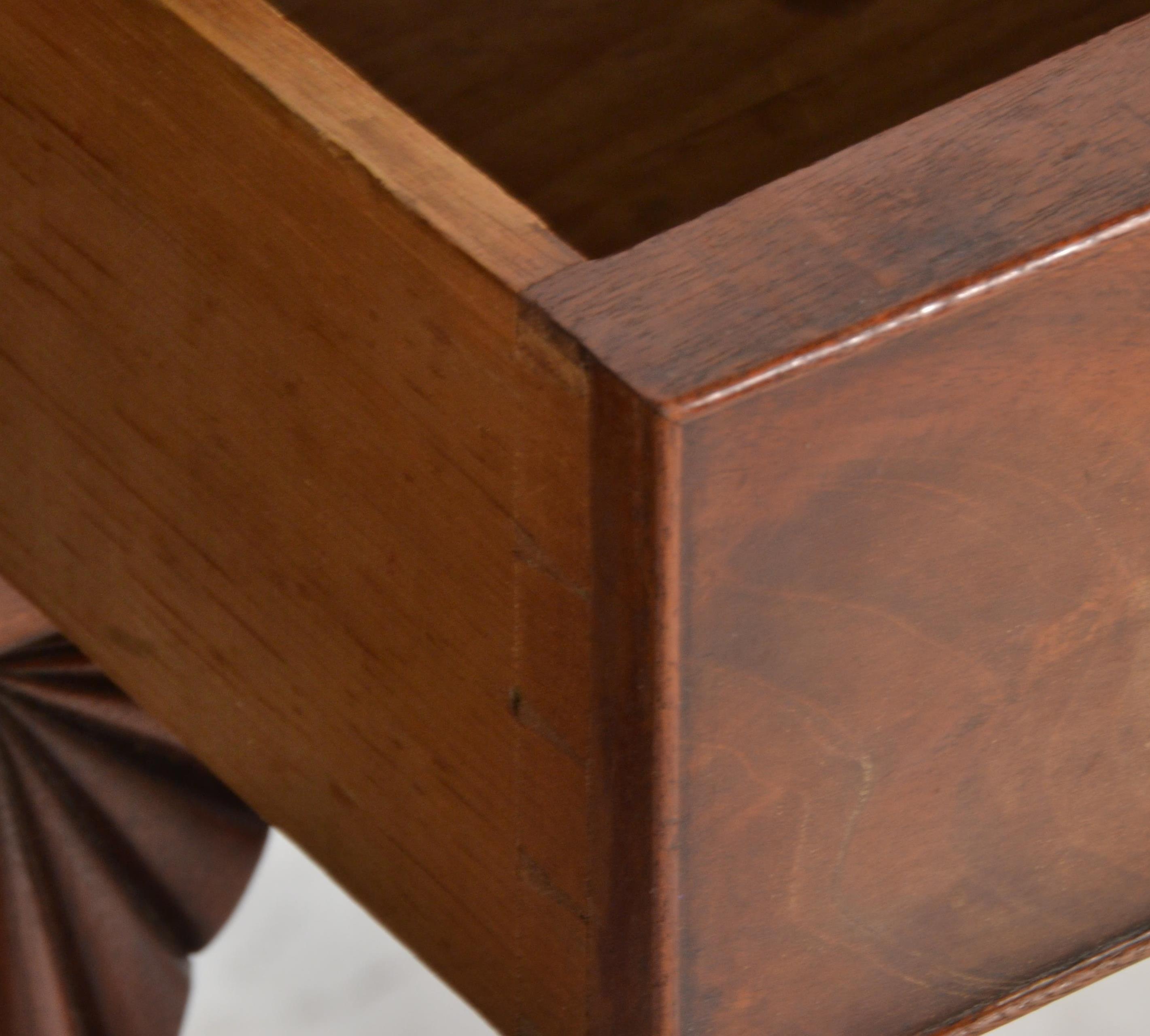 A 19th century George III mahogany bow fronted writing table desk. Raised on bobbin supports - Image 5 of 7