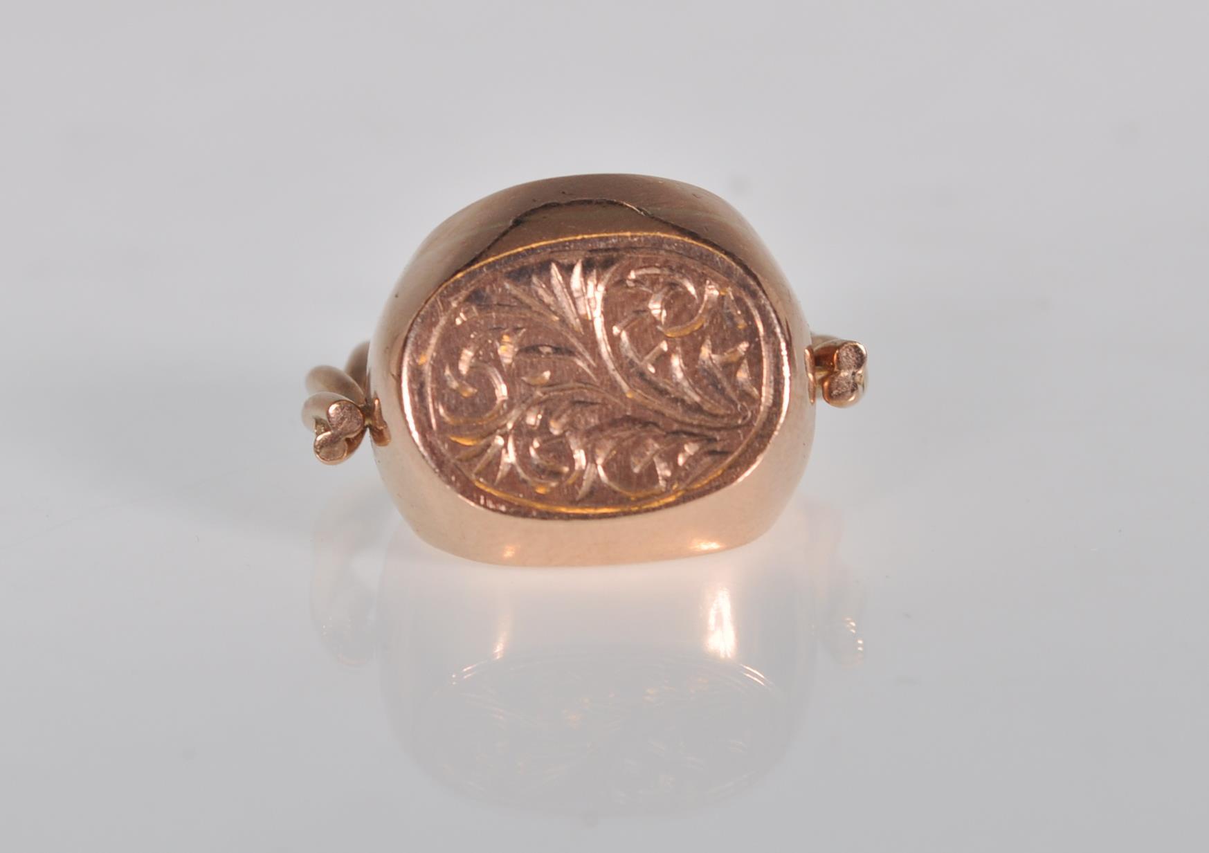 A good 9ct rose gold swivel fob having finely engraved floral and scroll decoration on a rope - Image 4 of 6