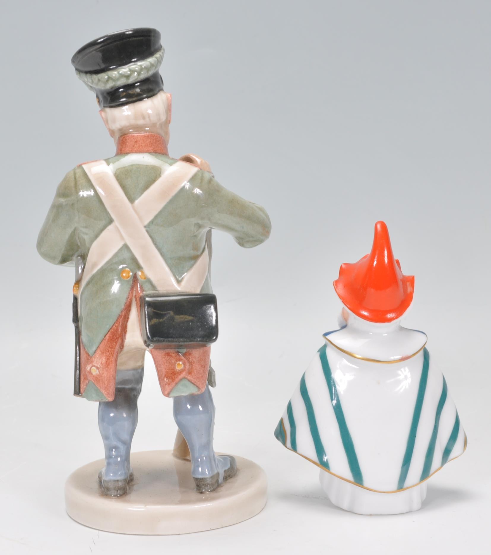 A Villeroy and Boch figurine of a soldier taking snuff raised on a round plinth base (no.1811 - Image 3 of 6