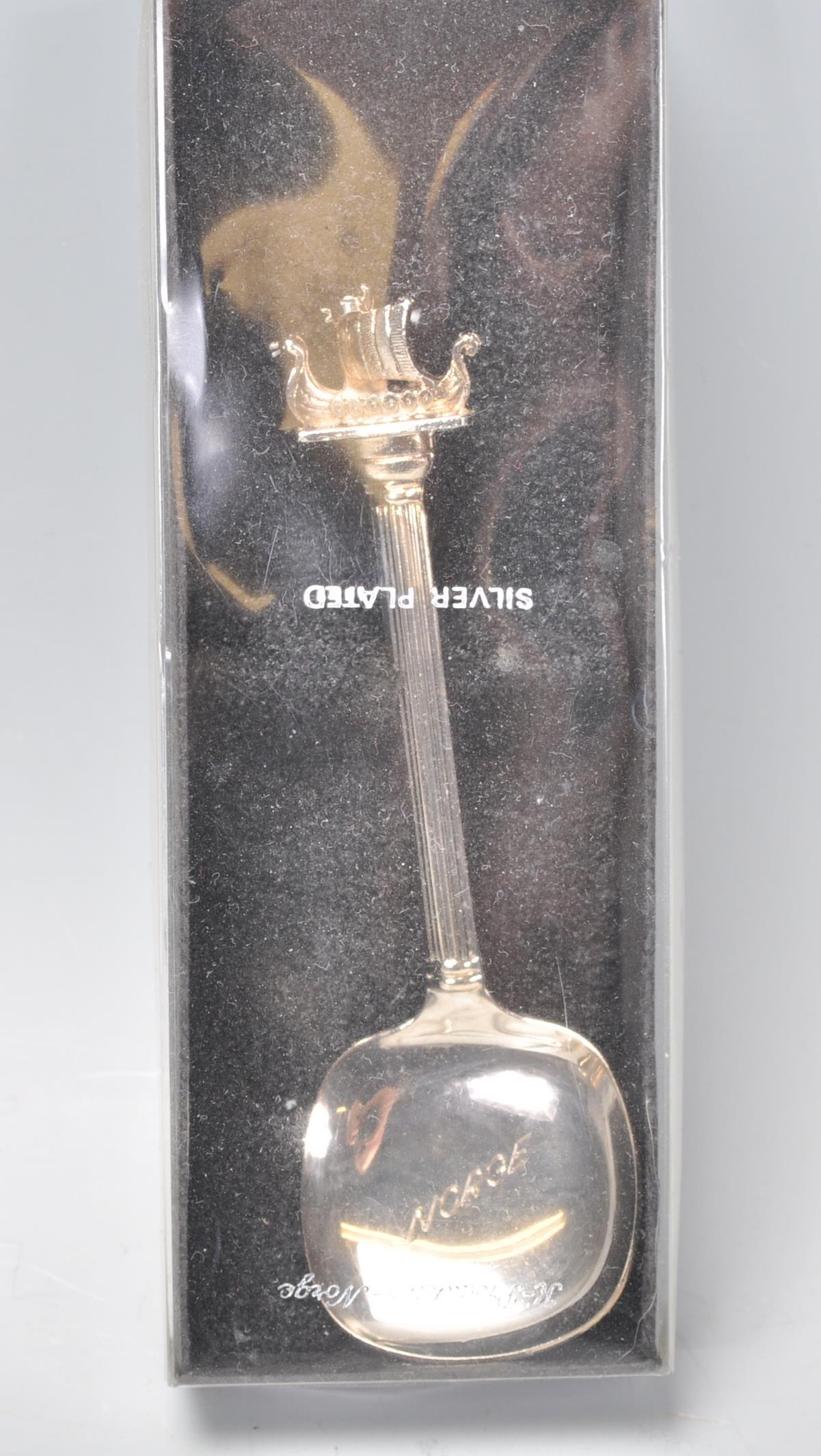 A silver hallmarked Georgian caddy spoon having engraved initials to the handle (hallmarked date - Image 7 of 8