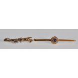 A lovely hallmarked 9ct gold bar brooch having a raised flower head mount set with a central round