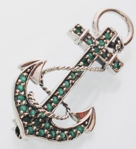 A sterling silver brooch in the form of an anchor set throughout with round cut emeralds. Gross - Image 5 of 5