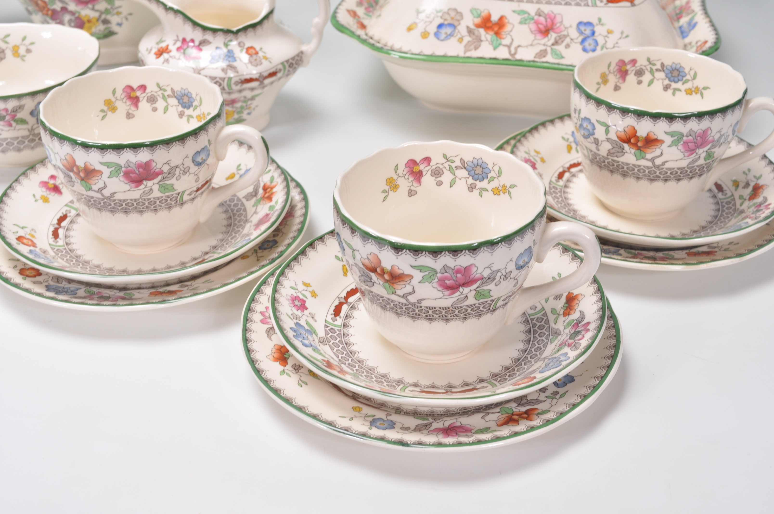 A vintage Spode Chinese Rose pattern six person tea service to include a teapot, sugar bowl, jam - Image 7 of 10