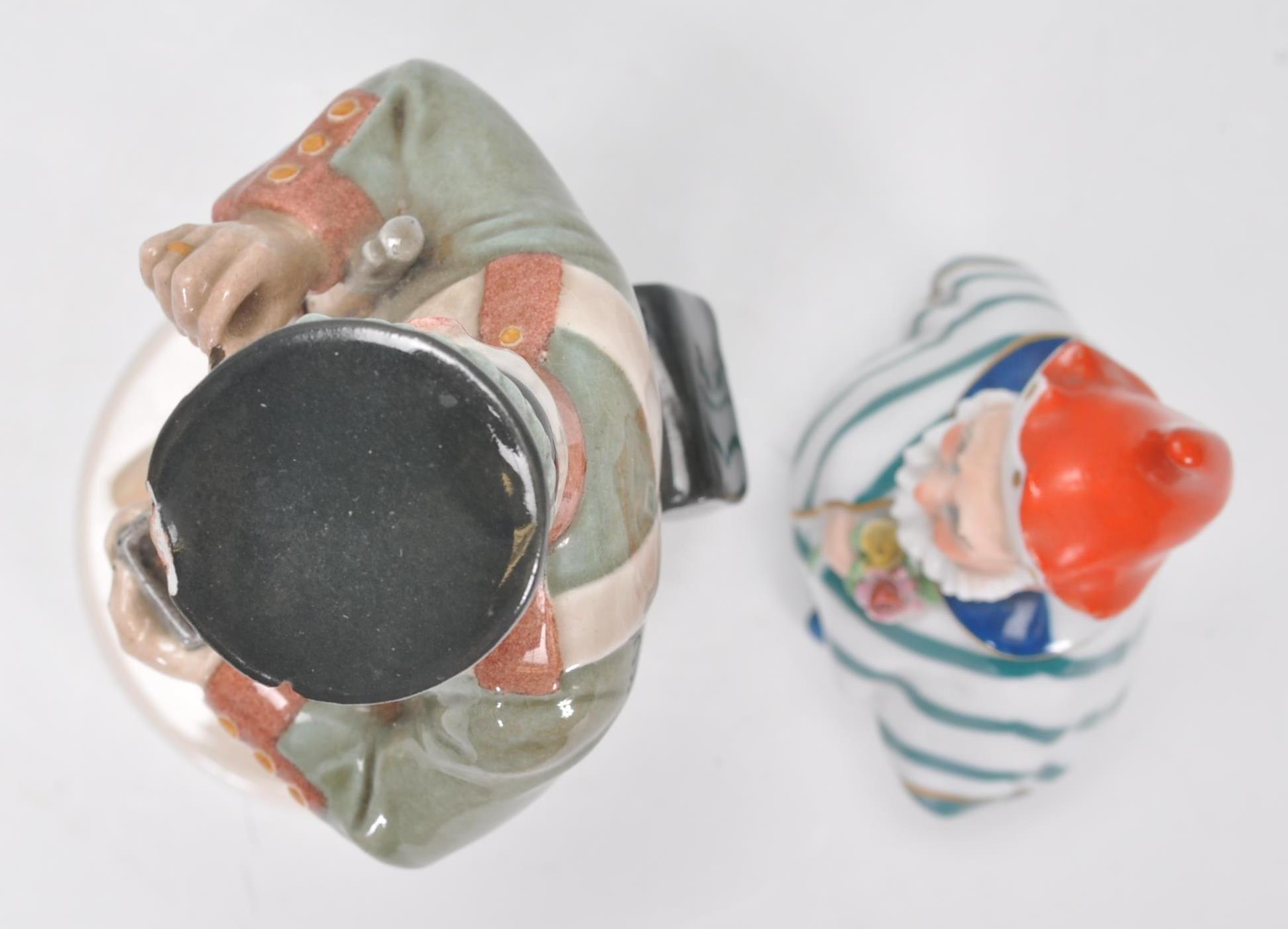 A Villeroy and Boch figurine of a soldier taking snuff raised on a round plinth base (no.1811 - Image 5 of 6