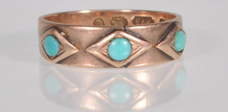 A vintage 9ct English hallmarked yellow gold ring set with three turquoise cabochons in diamond