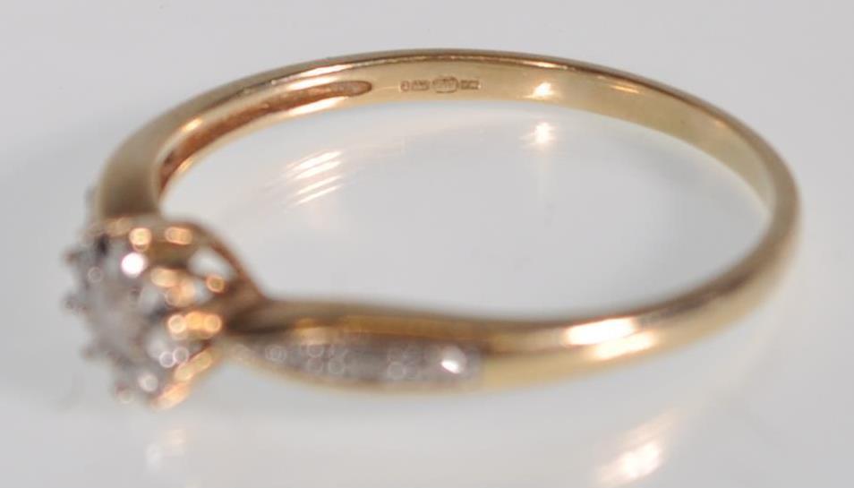 A hallmarked 9ct yellow gold ladies ring having a central round cut diamond set within a starlike - Image 6 of 7