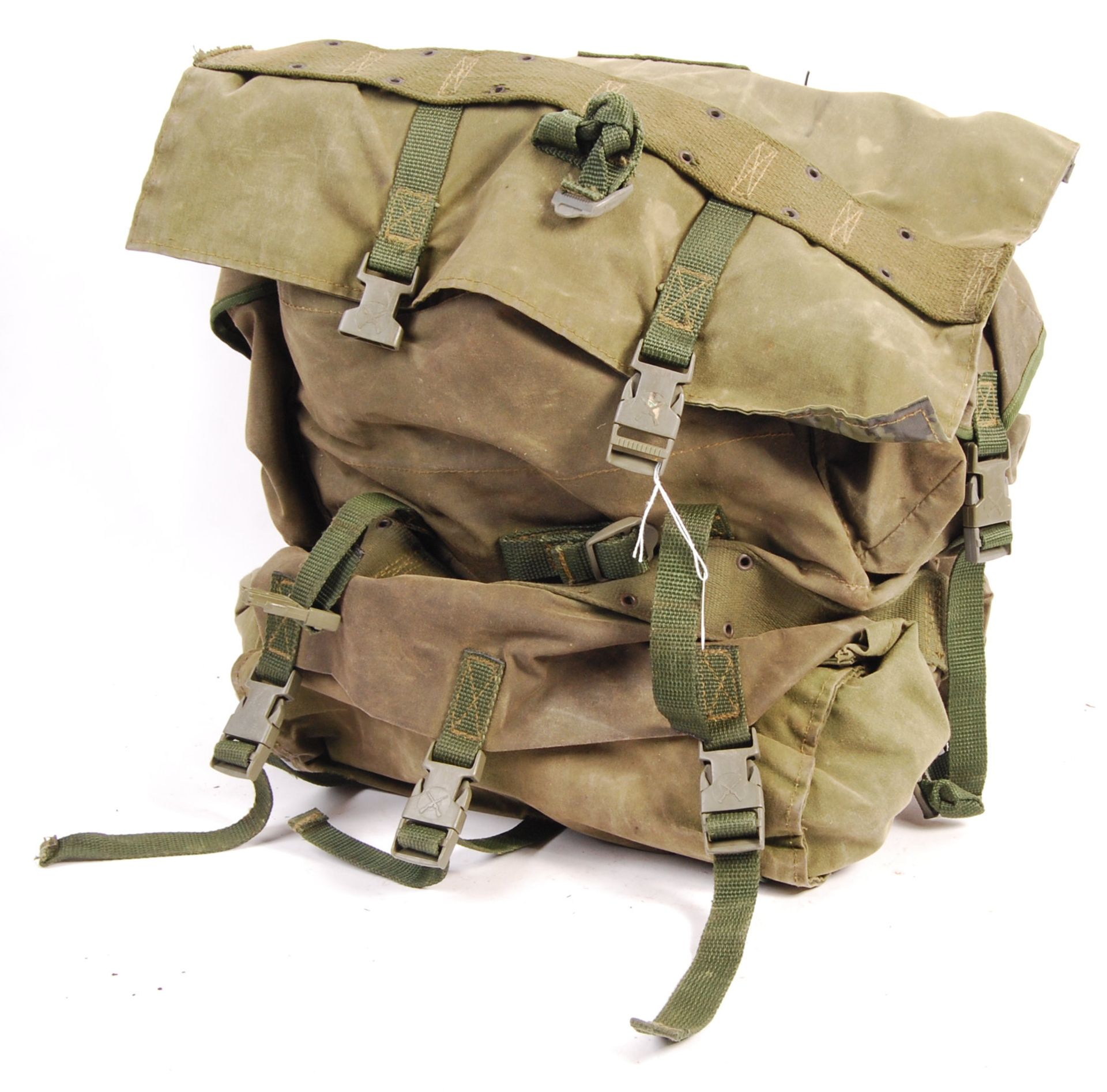 // ITEM RETURNED TO VENDOR \\ VIETNAM WAR ERA AUSTRALIAN ARMED FORCES CANVAS WEBBING PACK