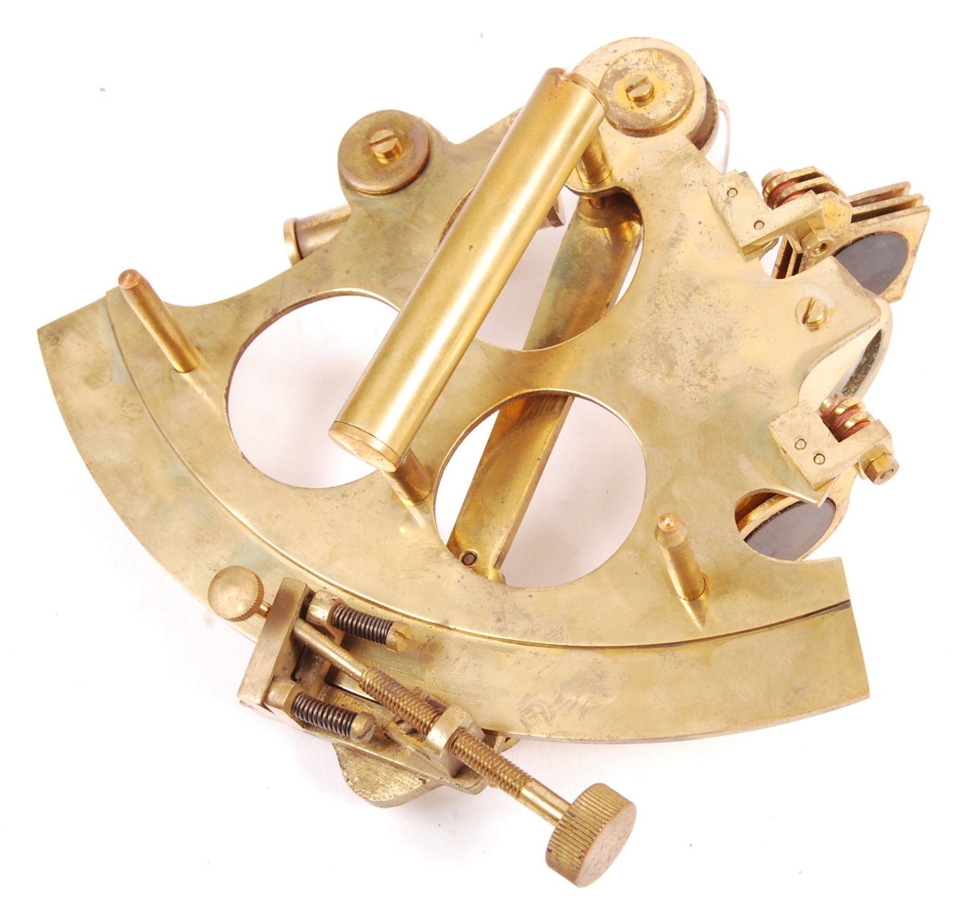 20TH CENTURY MILITARY BRASS NAVIGATIONAL SEXTANT INSTRUMENT - Image 3 of 3
