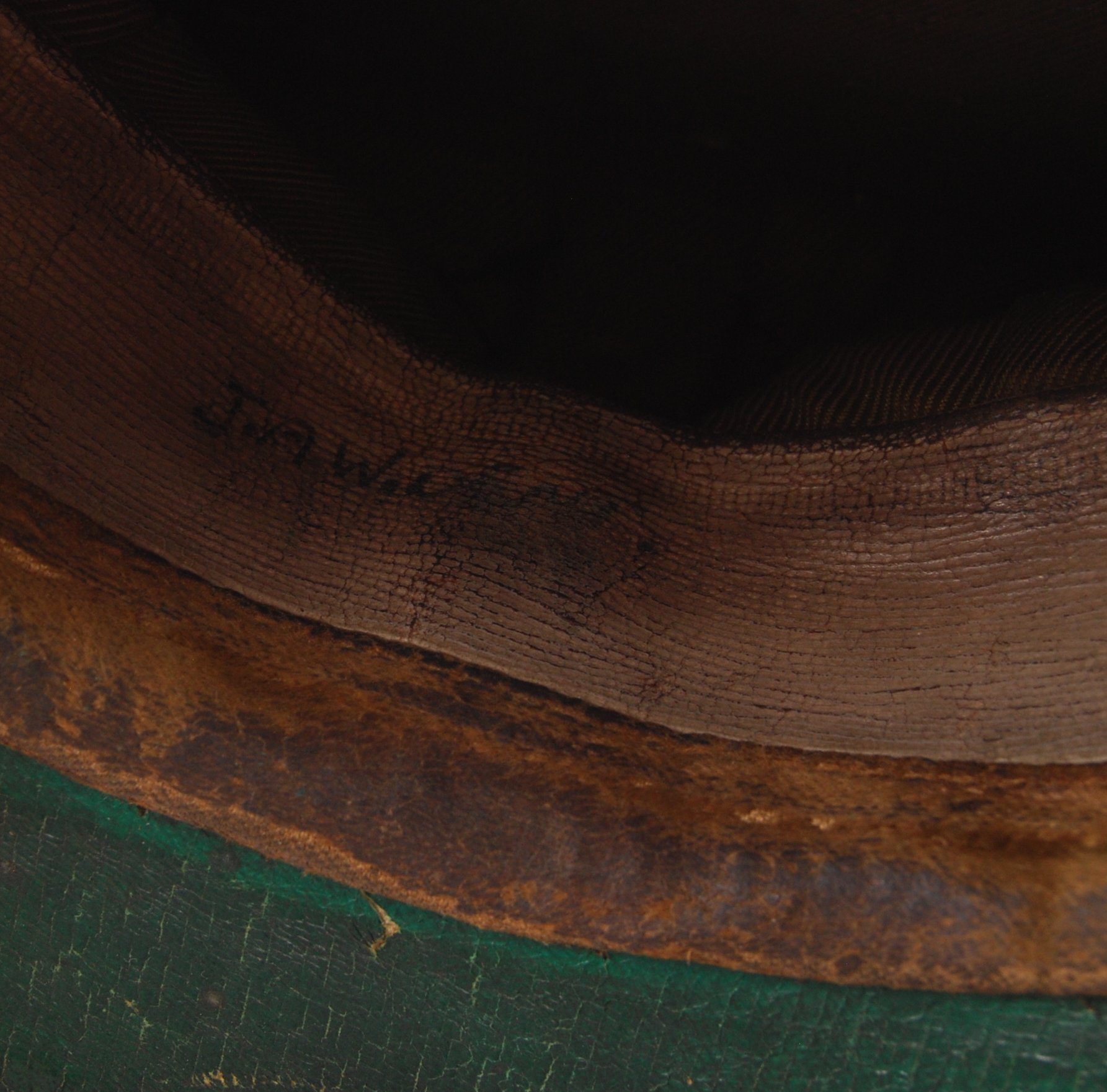 RARE WWII WELSH GUARDS HAT BELONGING TO TANK COMMA - Image 6 of 6