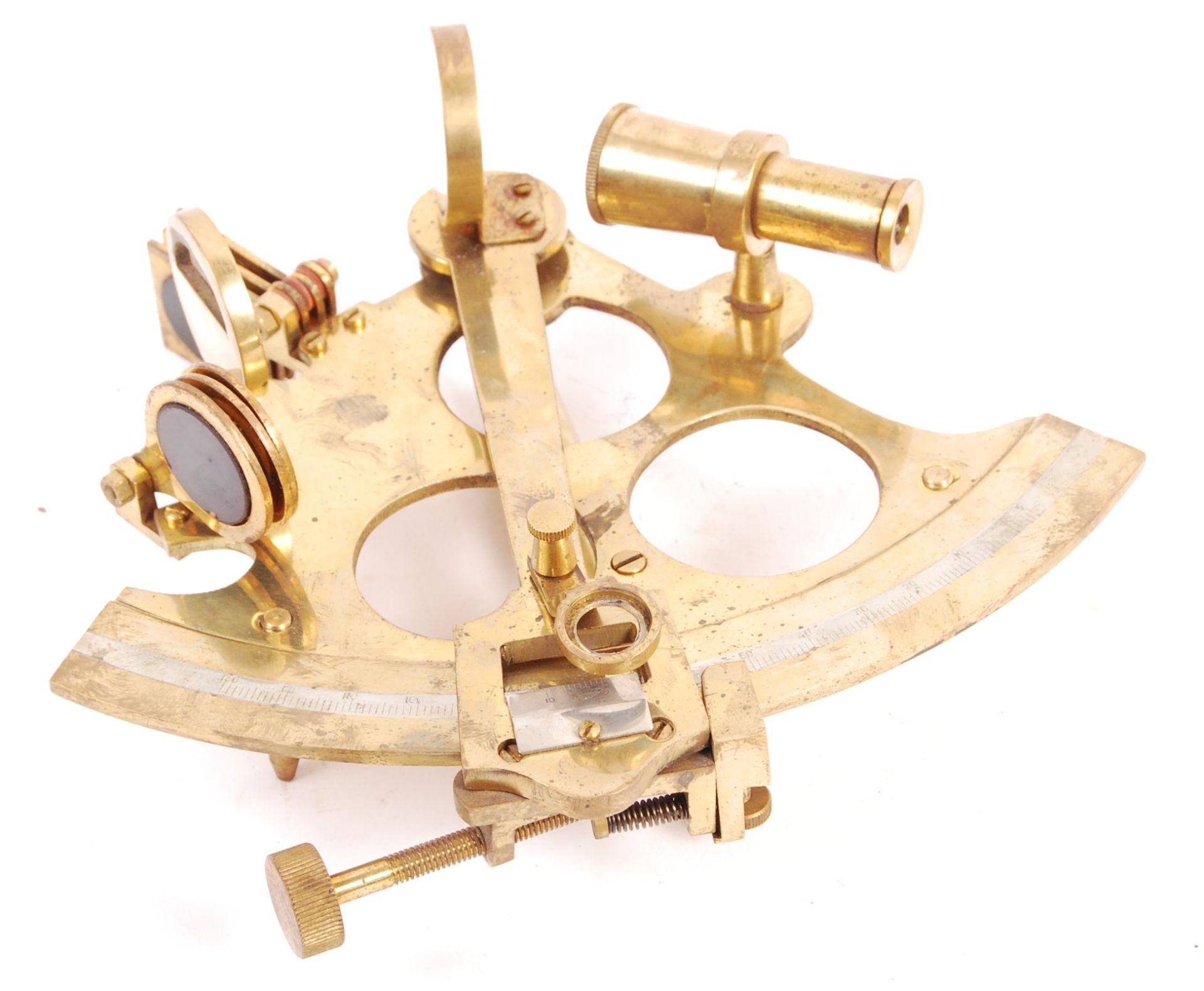 20TH CENTURY MILITARY BRASS NAVIGATIONAL SEXTANT INSTRUMENT - Image 2 of 3