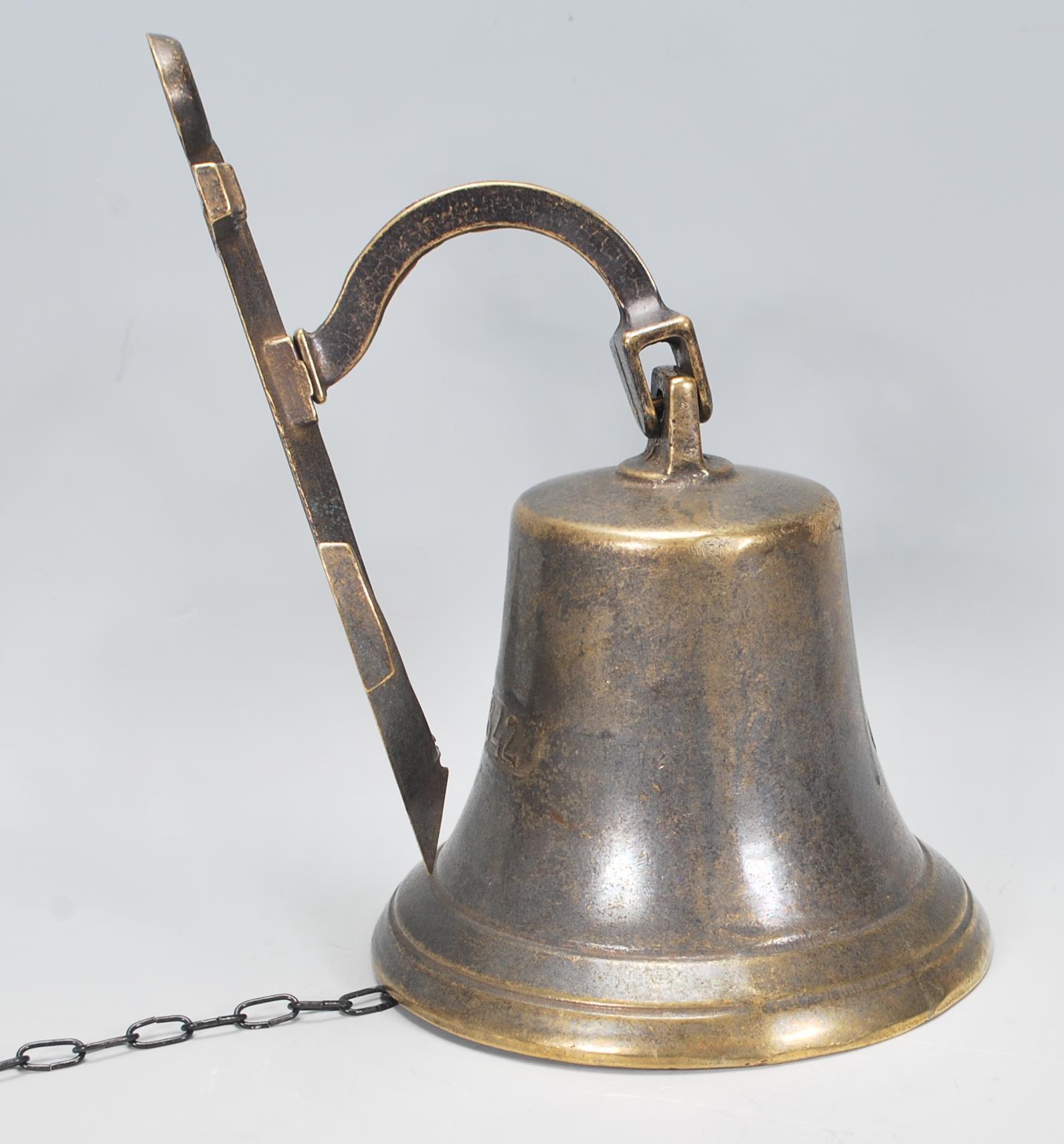 A contemporary novelty brass ships bell / front do - Image 3 of 5