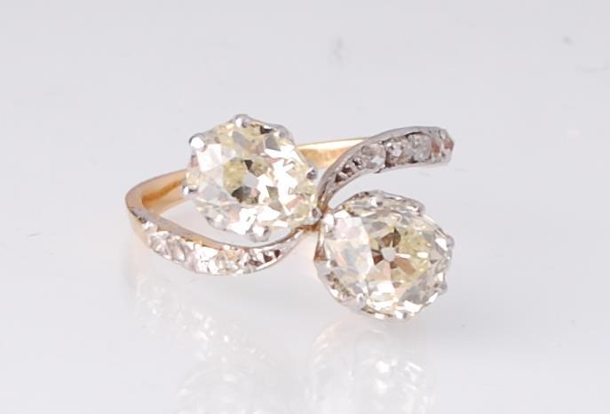 A French diamond toi et moi diamond ring. The ring