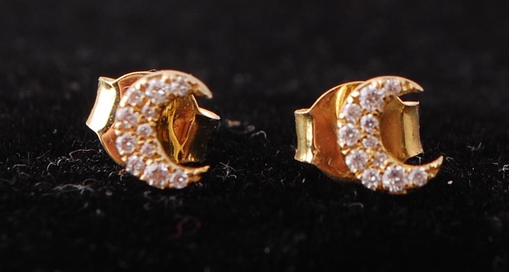 PAIR OF 18CT YELLOW GOLD AND DIAMOND CRESCENT MOON - Image 3 of 5