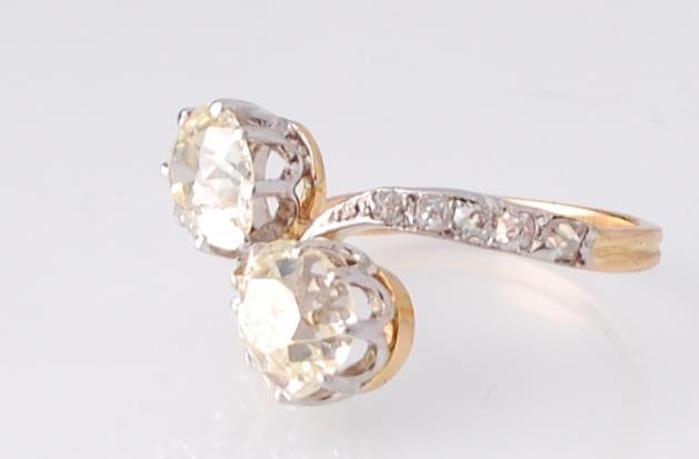 A French diamond toi et moi diamond ring. The ring - Image 3 of 5