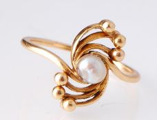 A French 18ct Gold & Pearl Art Deco Fan Ring