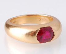 A hallmarked 1970's 18ct gold and ruby ring. The r