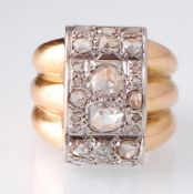 An Art Deco Retro 18ct gold and Diamond Ring. The