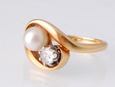 An 18ct Gold Pearl & Diamond Crossover Ring