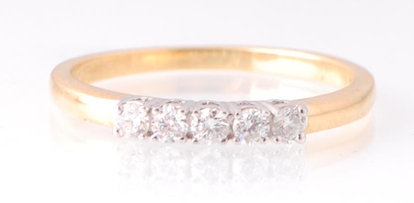 18CT YELLOW GOLD AND DIAMOND FIVE STONE RING - Image 2 of 5