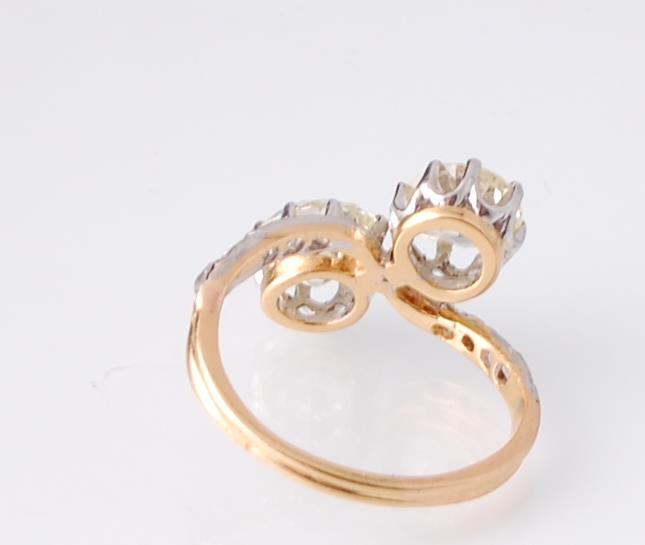 A French diamond toi et moi diamond ring. The ring - Image 4 of 5