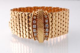 An 18ct Gold French Art Deco Diamond Buckle Bracel