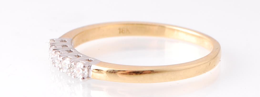 18CT YELLOW GOLD AND DIAMOND FIVE STONE RING - Image 4 of 5