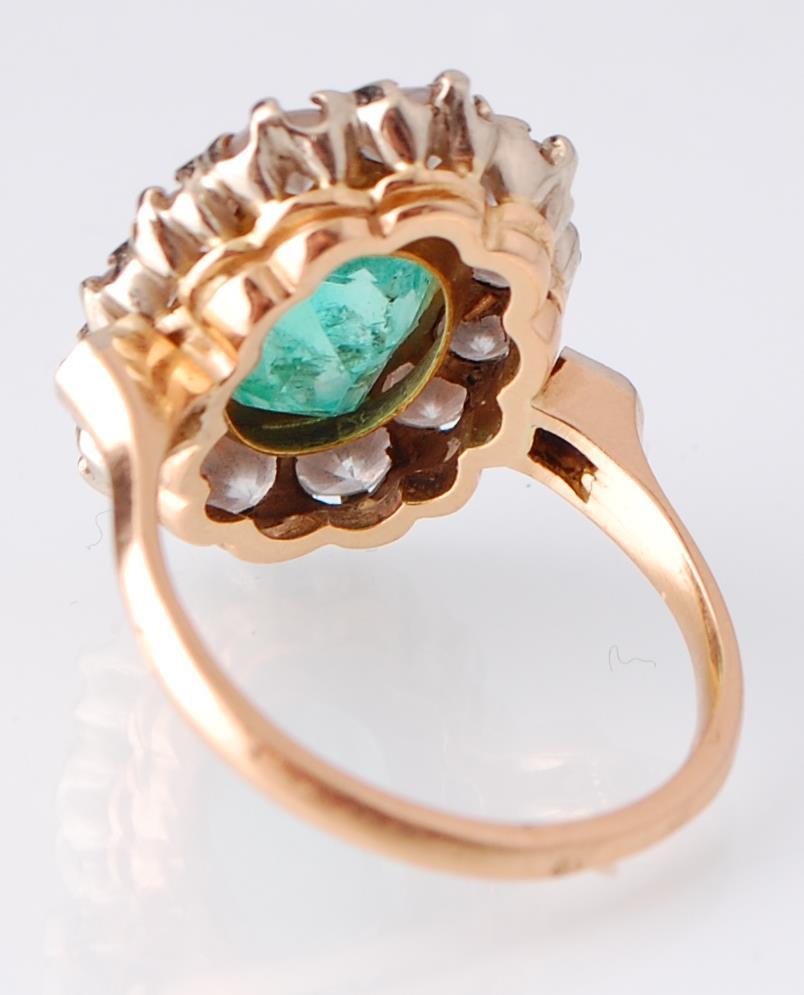 A French 18ct Gold Emerald & Diamond Cluster Ring - Image 4 of 5