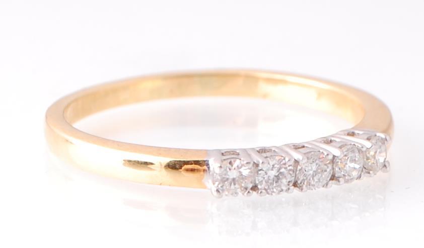 18CT YELLOW GOLD AND DIAMOND FIVE STONE RING