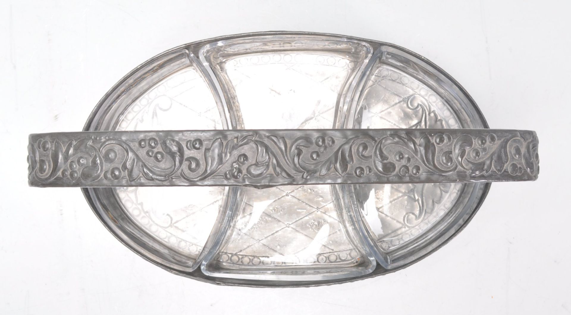 A 20th Century pewter horderves sectional dish of - Bild 6 aus 7