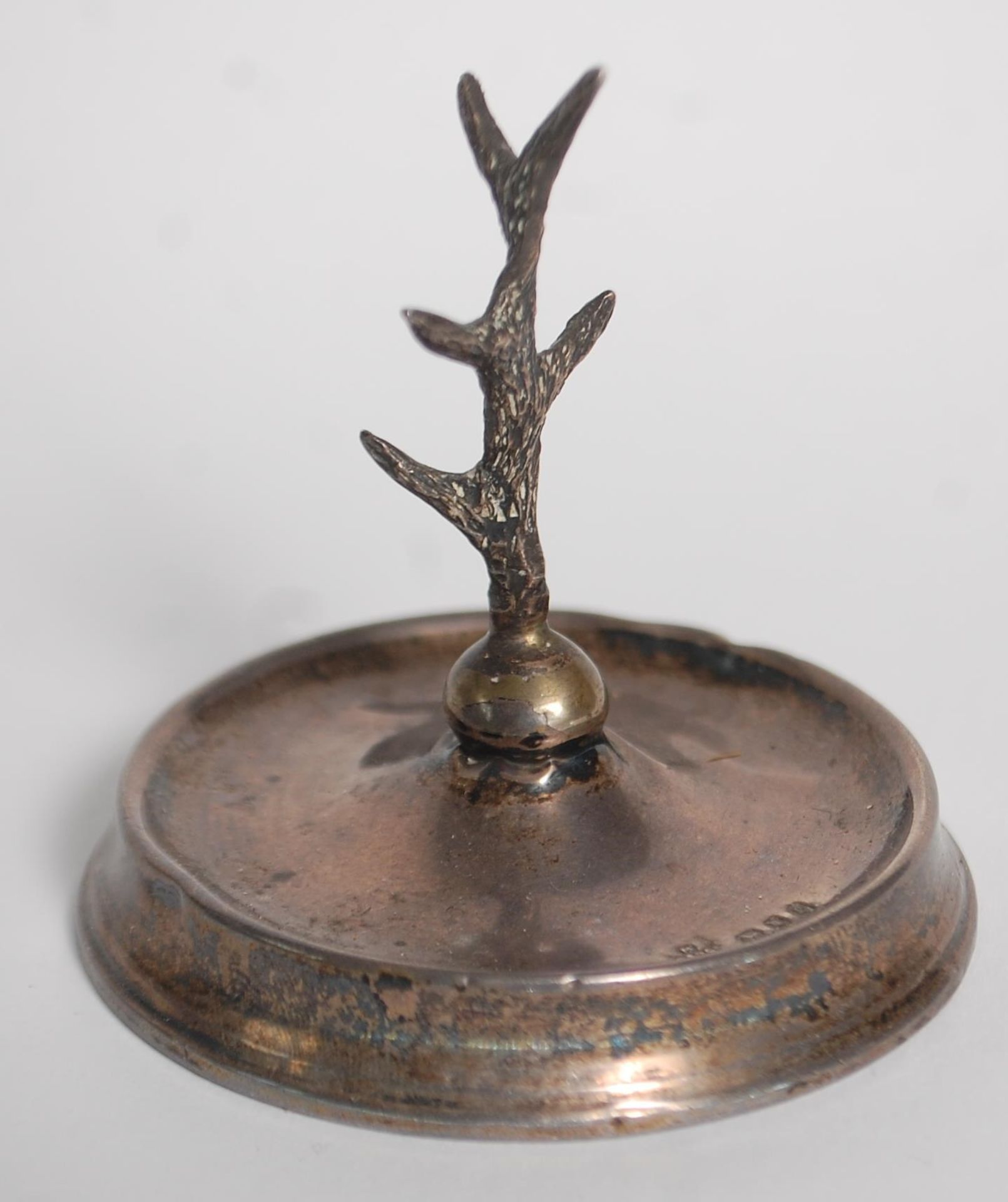 An early 20th Century Art Deco silver hallmarked weighted ring stand in the form of a tree set - Image 3 of 6