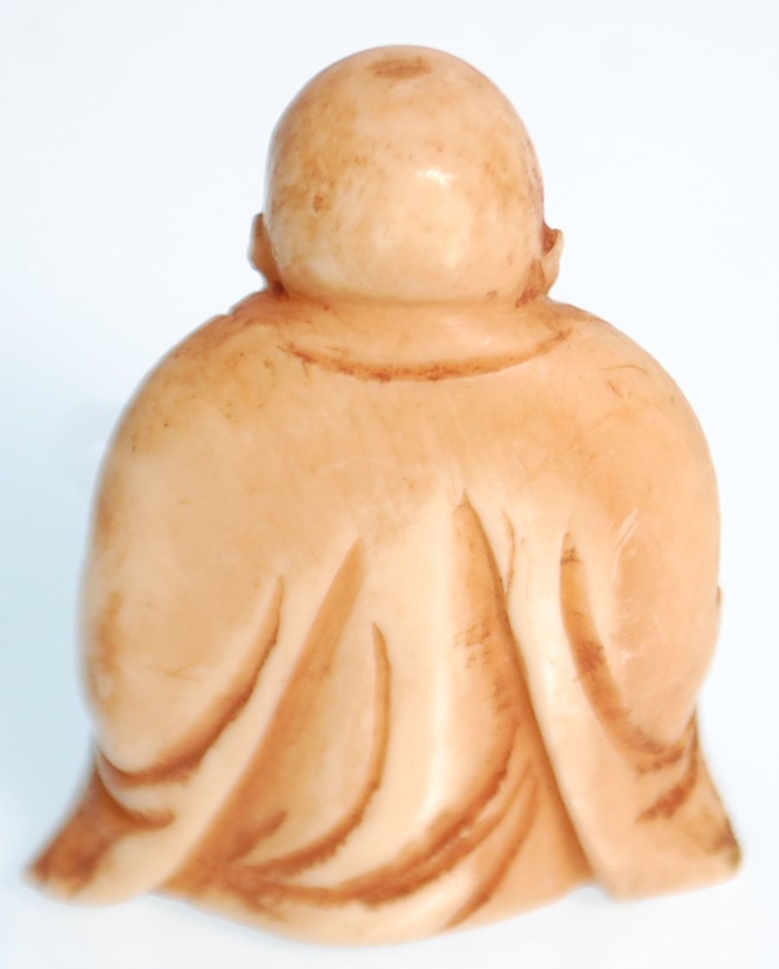 A late 19th Century Chinese carved ivory figure of the laughing Buddha in the seated lotus position. - Bild 3 aus 6