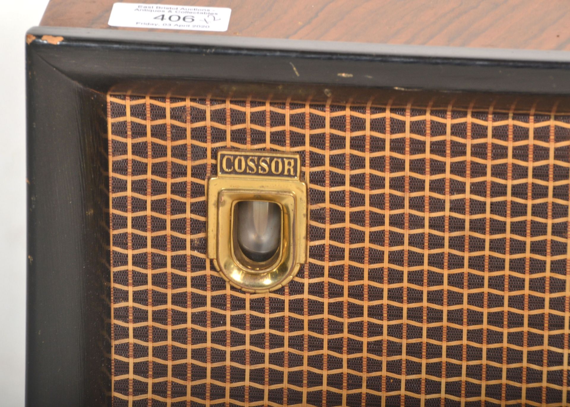 A vintage retro radio to include a Cossor radio being wooden cased with two tuning dials and gilt - Bild 4 aus 5