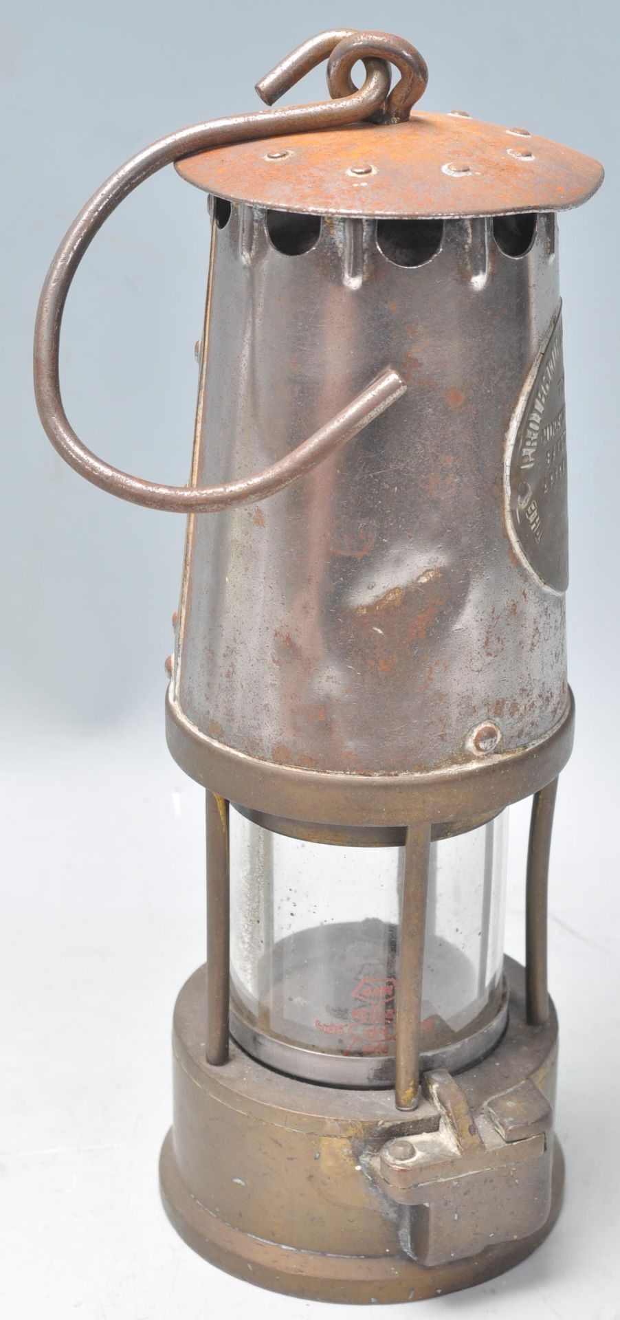 A mid 20th century brass Eccles 'Protector Lamp & Lighting miners lamp embossed 'Protector Lamp & - Bild 4 aus 5