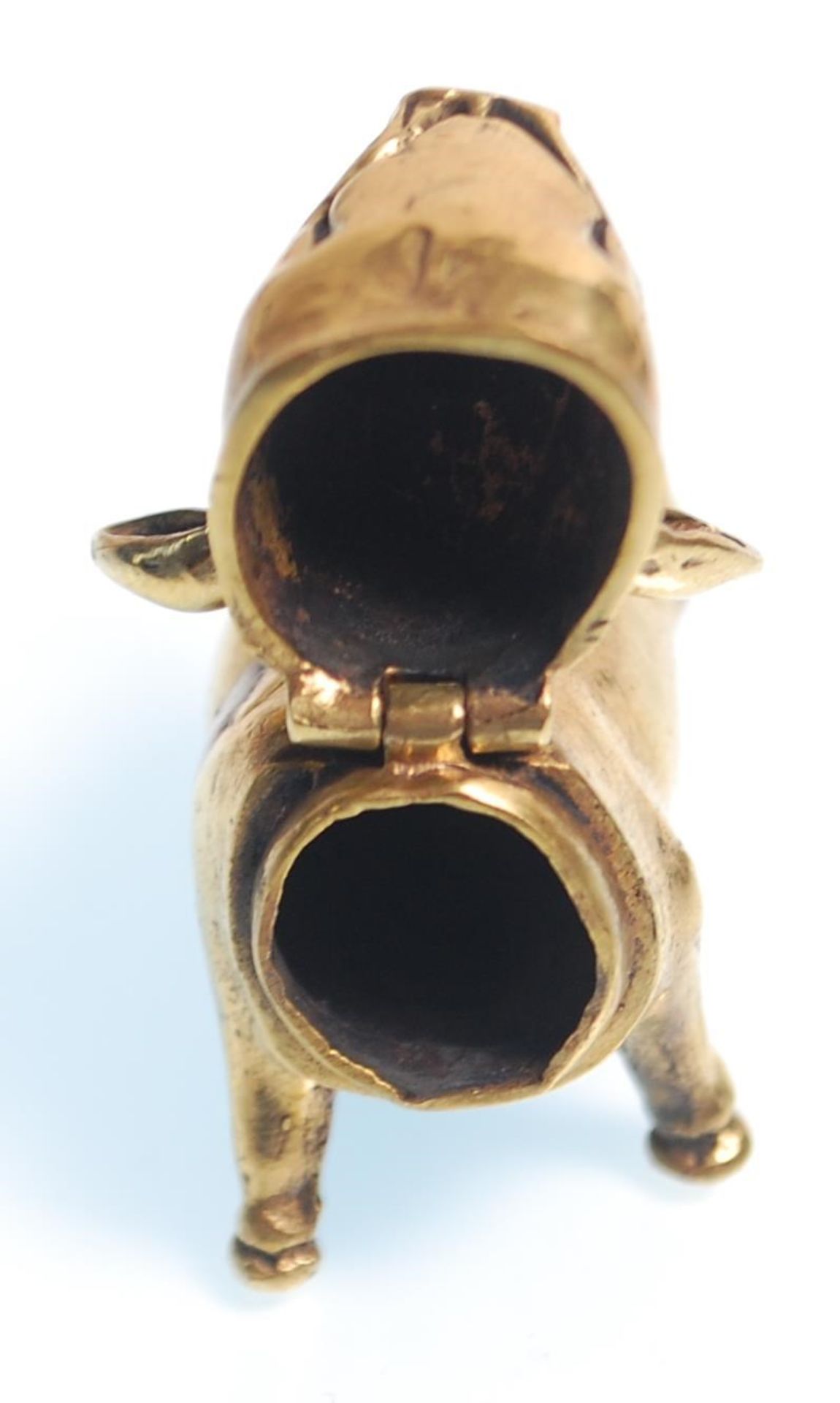 A brass vesta in the form of a pig being hinged at the neck having a match striker to the belly. - Bild 5 aus 7