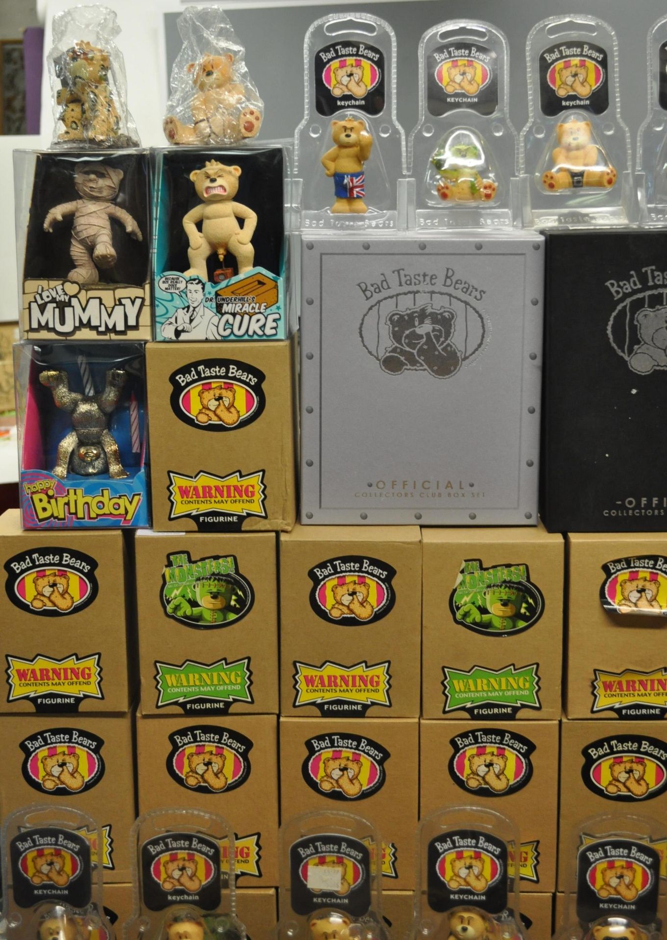 A large collection of boxed Bad Taste Bears including various models. - Bild 6 aus 24