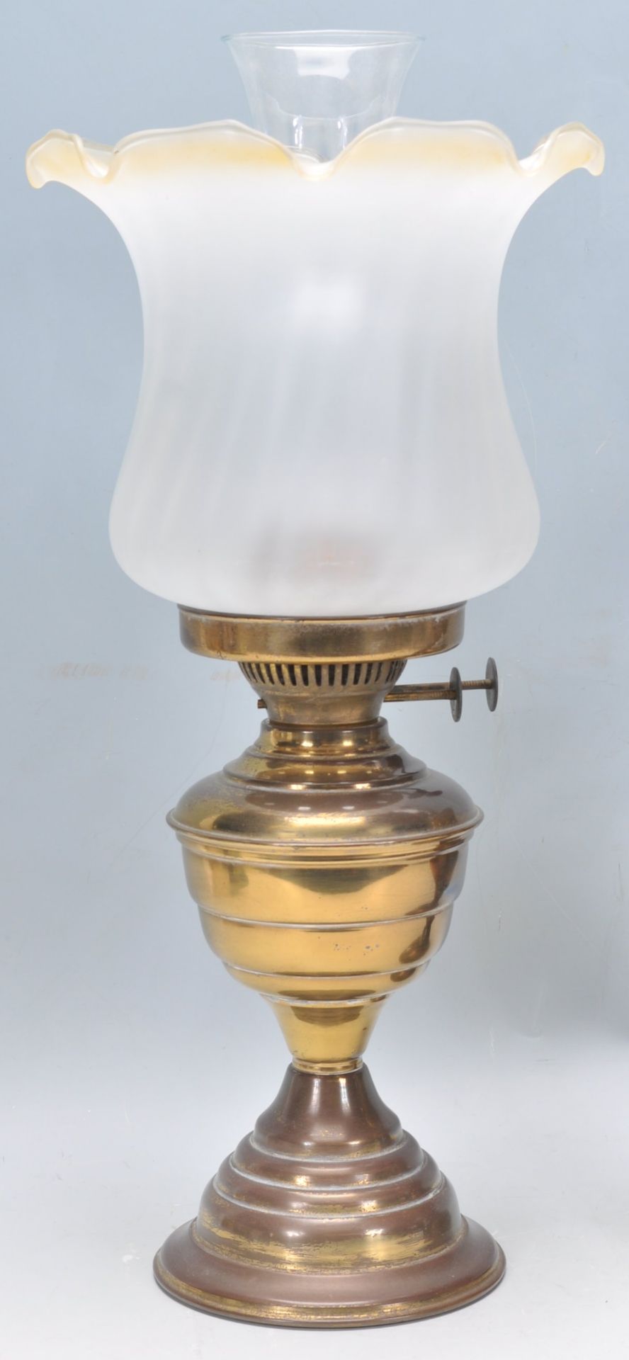 Two 19th Century Victorian oil lamps one having a stepped base with a fanned glass shade, the the of - Bild 2 aus 5