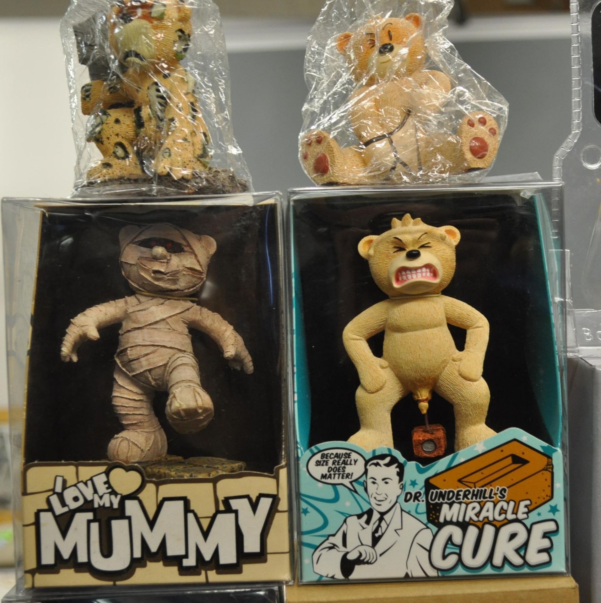 A large collection of boxed Bad Taste Bears including various models. - Bild 18 aus 24