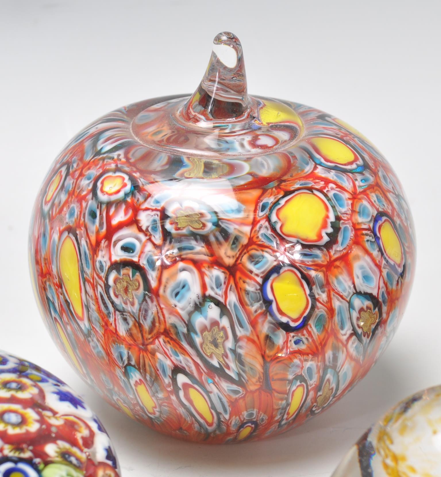 A mixed group of vintage 20th Century glass paperweights to include millefiore examples, Caithness - Image 5 of 9