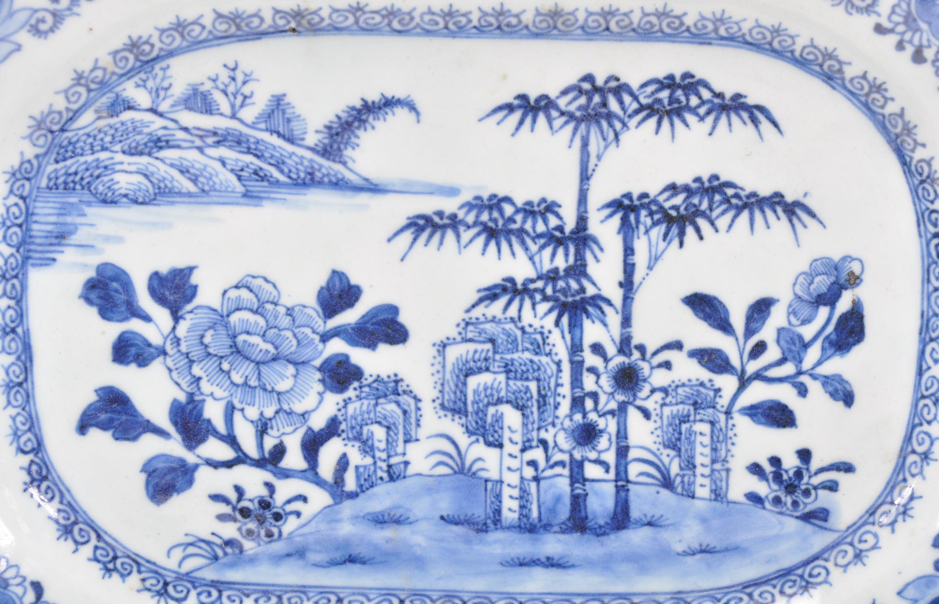 A 19th Century Chinese blue and white ceramic tray - Image 3 of 8