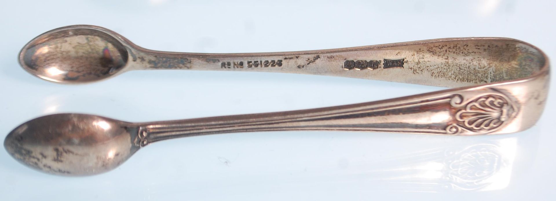 Two silver hallmarked sugar tongs dating from the early 20th Century to include a plane example - Image 3 of 6
