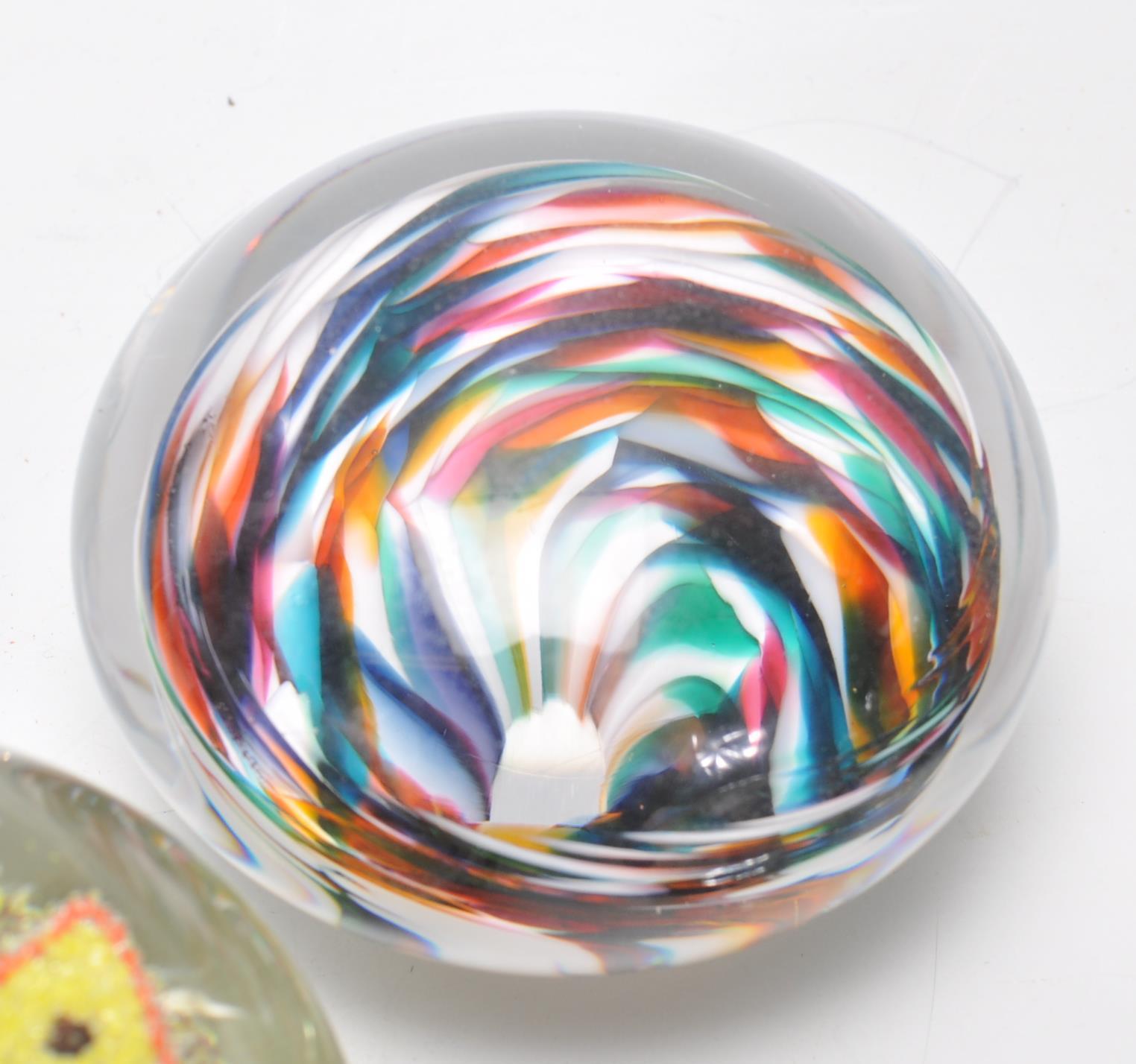 A mixed group of vintage 20th Century glass paperweights to include millefiore examples, Caithness - Image 3 of 9