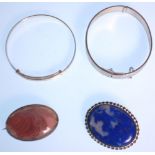 A selection of silver jewellery to include a Victorian agate brooch of oval form, a silver