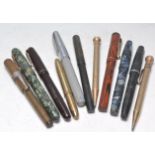 A good collection of various vintage 20th Century fountain pens / ballpoint and propelling pens /